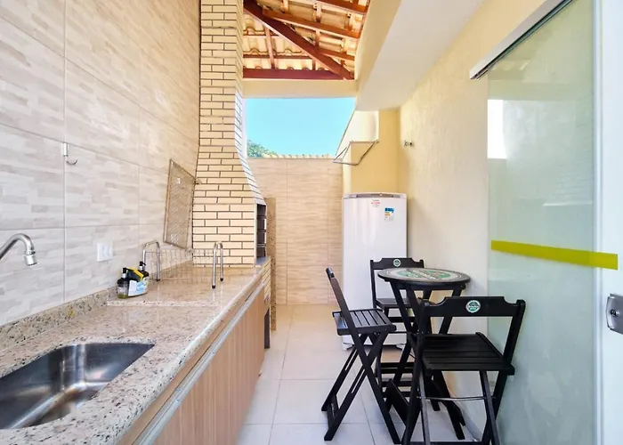 bem equipado com ar condicionado e churrasqueira a 100 metros da praia - 02 dormitórios - Edifício Água Viva